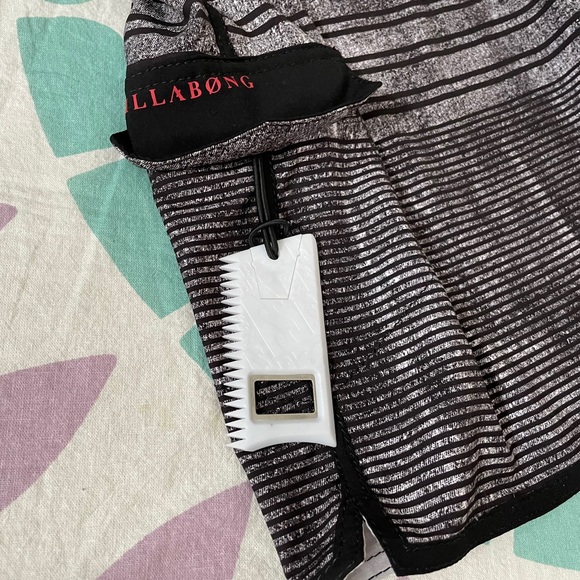 Billabong Stripe Swim Shorts - Picture 4 of 10